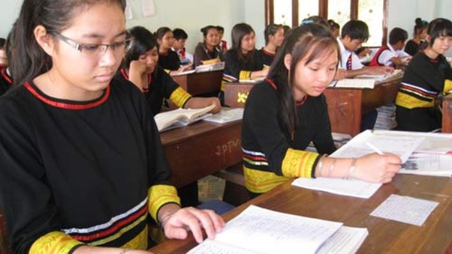 Hỗ trợ chi phí học tập cho sinh viên là người dân tộc thiểu số
